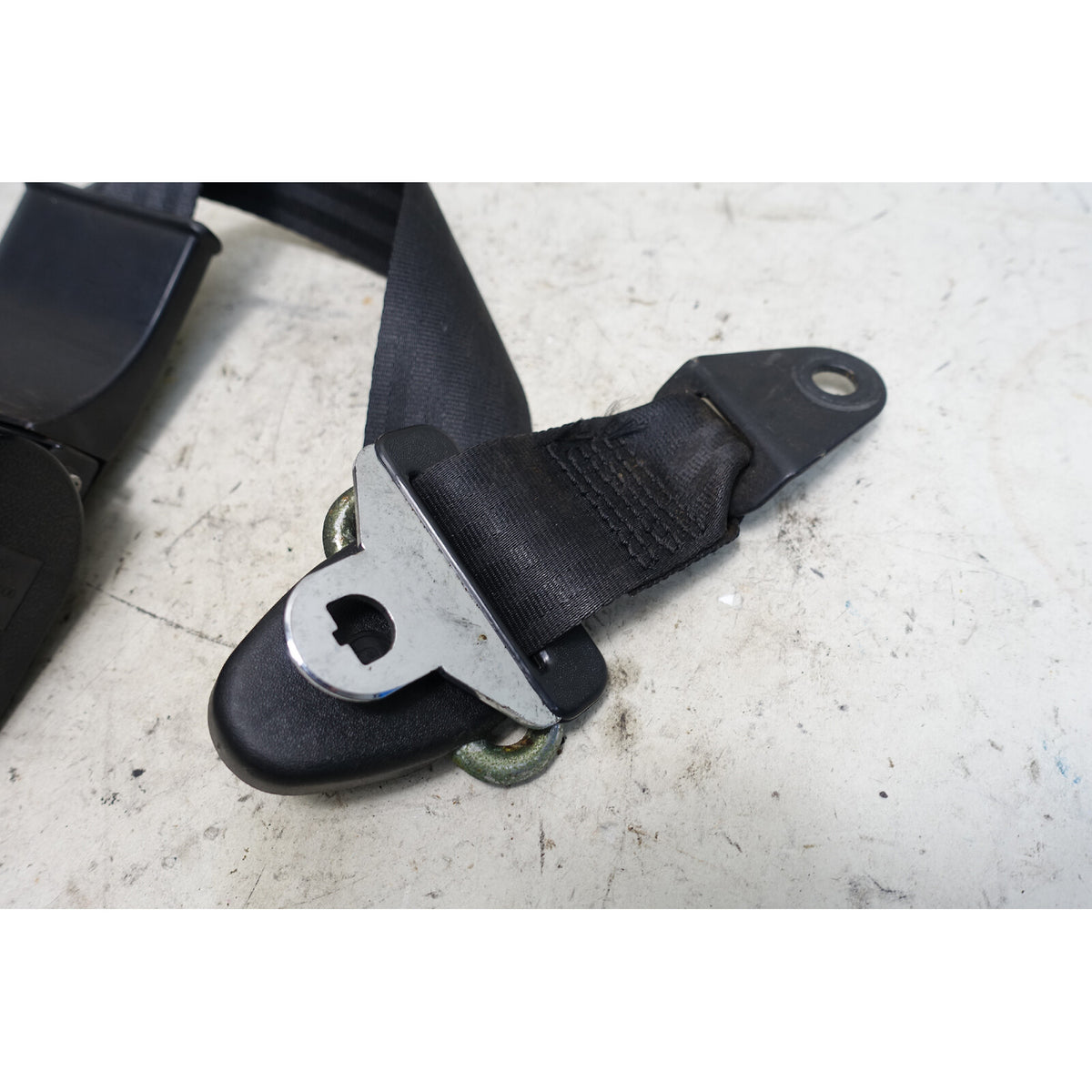 1978-1979 BMW E23 733i Sedan Early Rear Seat Belt Restraint Left Right OEM