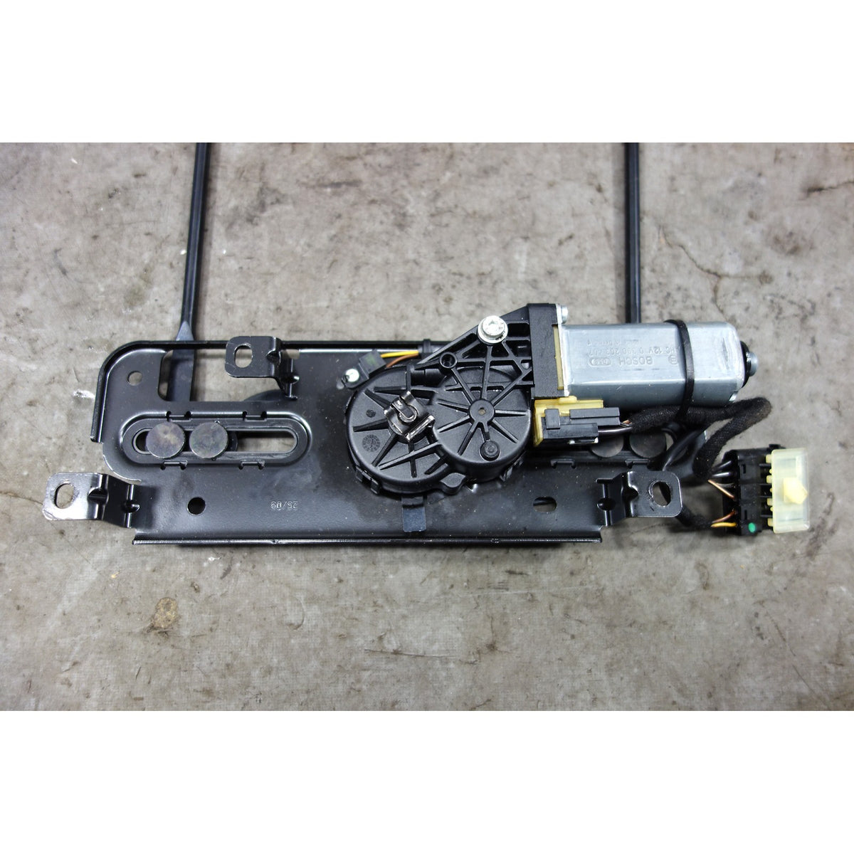 2008-2013 BMW E88 1-Series Convertible Top Locking Motor w/ Brackets OEM
