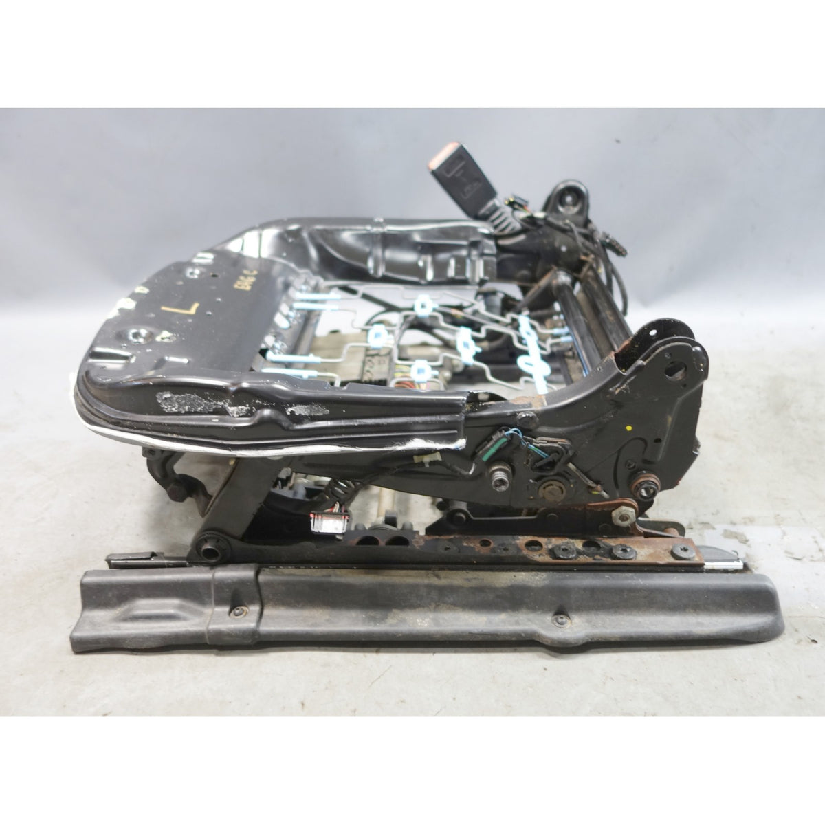 00-06 BMW E46 Convertible Left Front Basic Seat Rail Frame Base Electric OEM