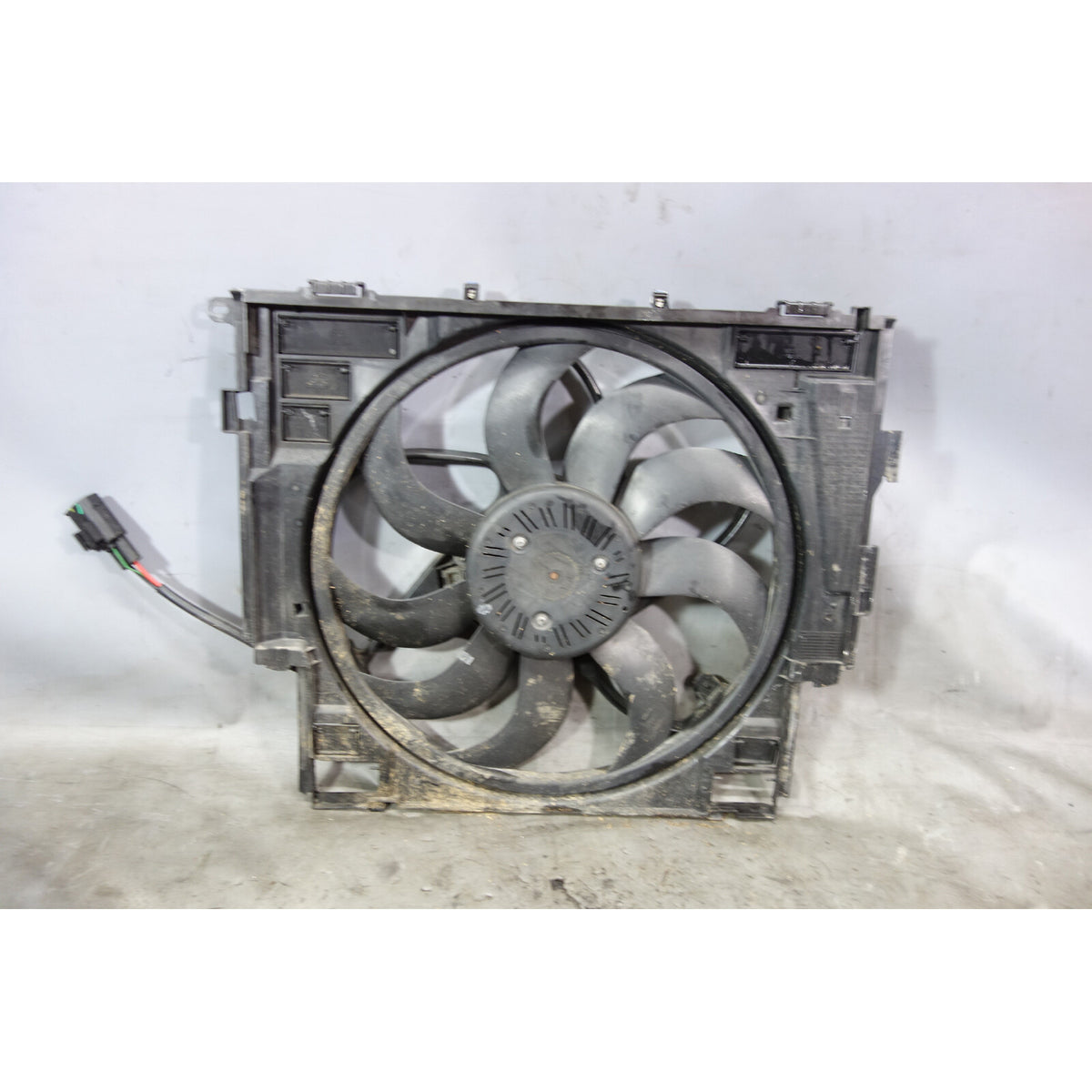 Damaged 2012-2016 BMW F10 528i N20 4-Cyl Factory Engine Cooling Fan Electric OEM