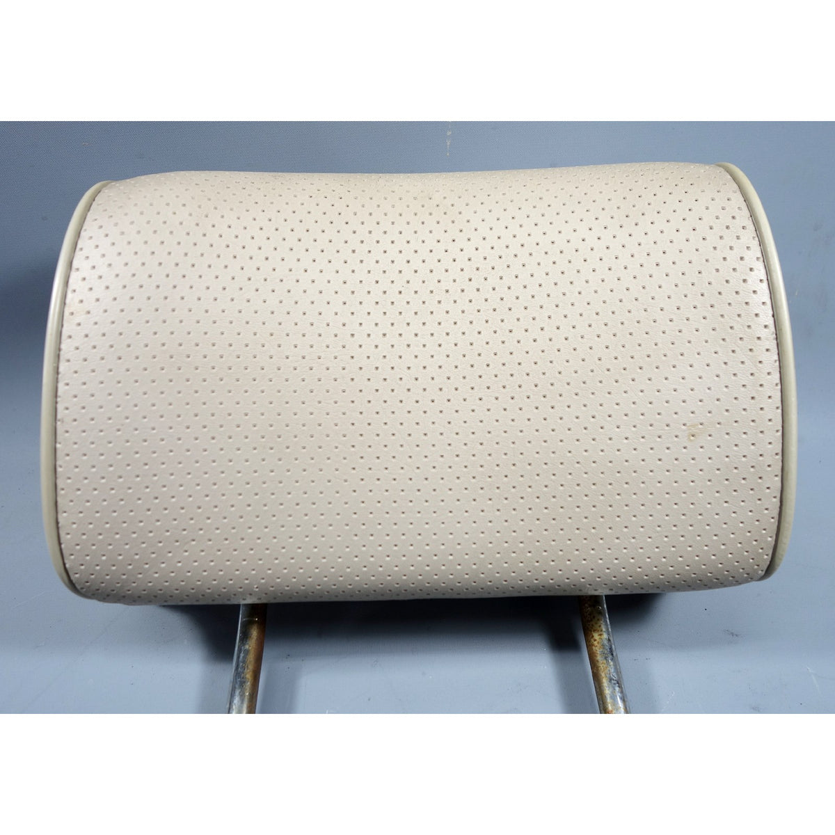 1979-1984 BMW E28 E23 Front Seat Adjustable Headrest Pearl Beige Vinyl OEM