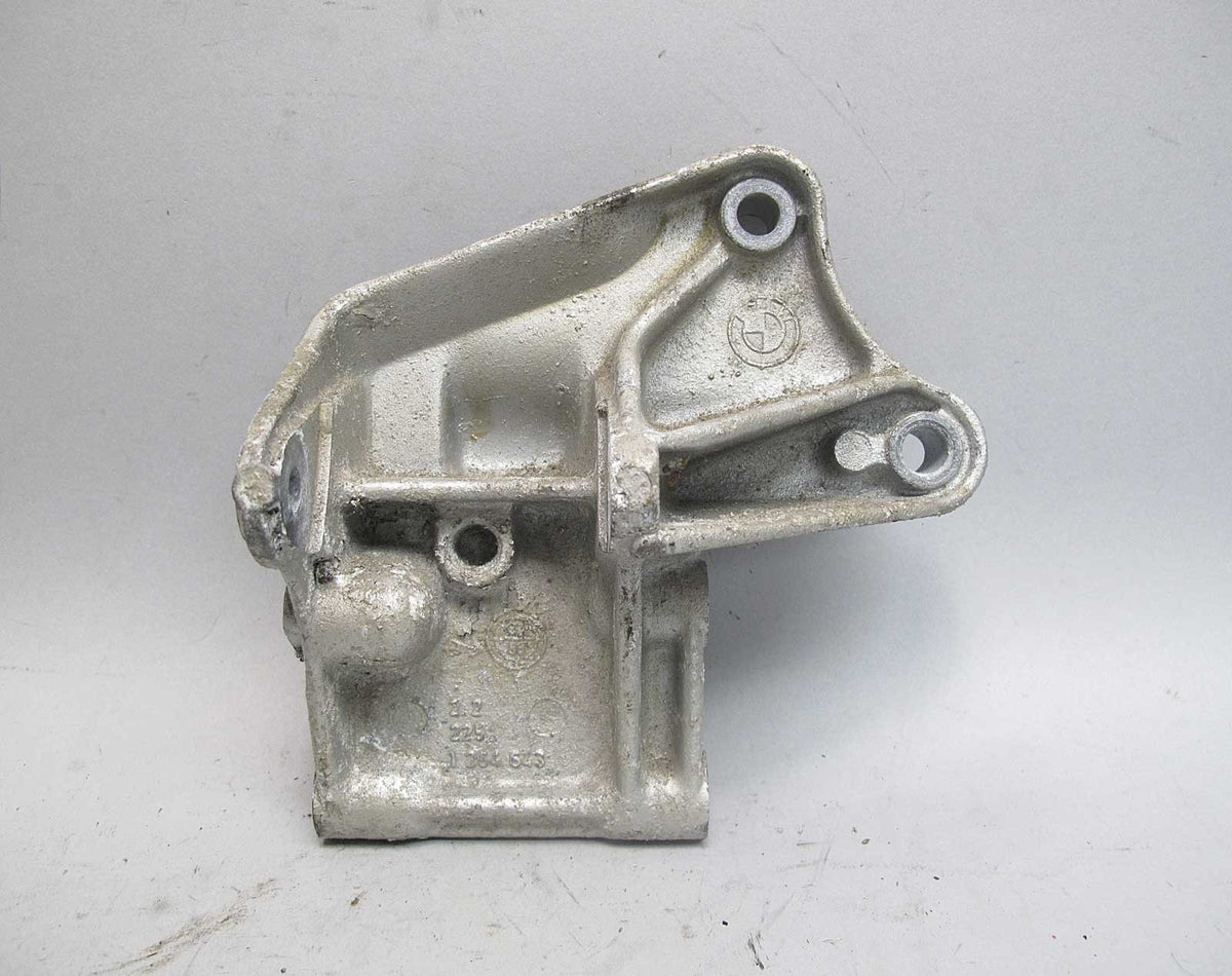 BMW E30 325 E28 M20 6cyl Power Steering Pump Alternator Bracket 1982-1993 USED