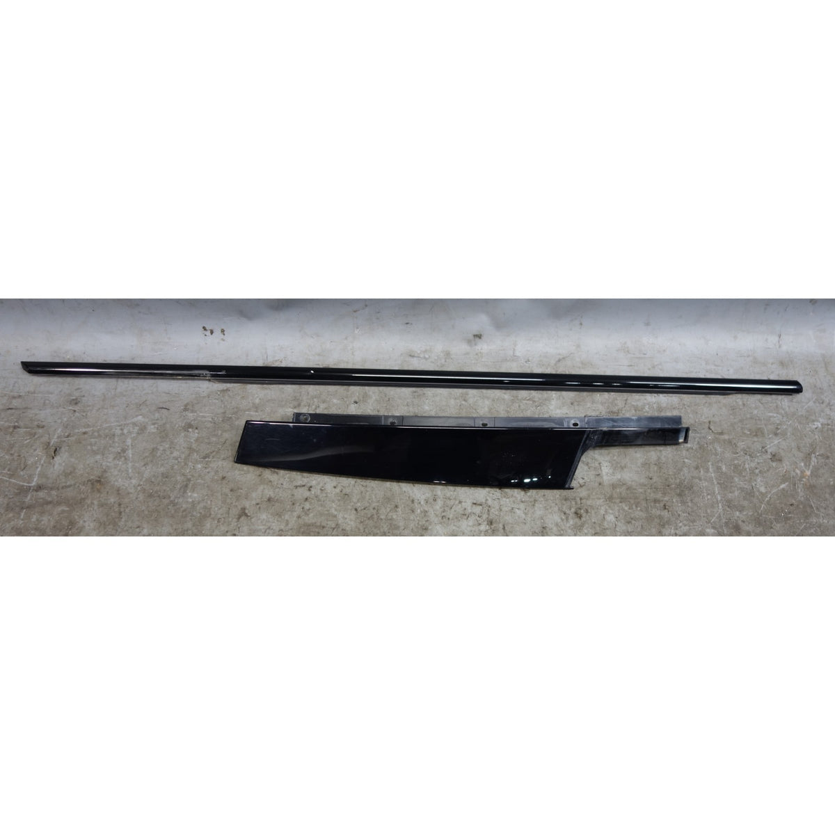 13-18 BMW F30 F80 3-Series Right Front Door Exterior Trim High Gloss Black OEM