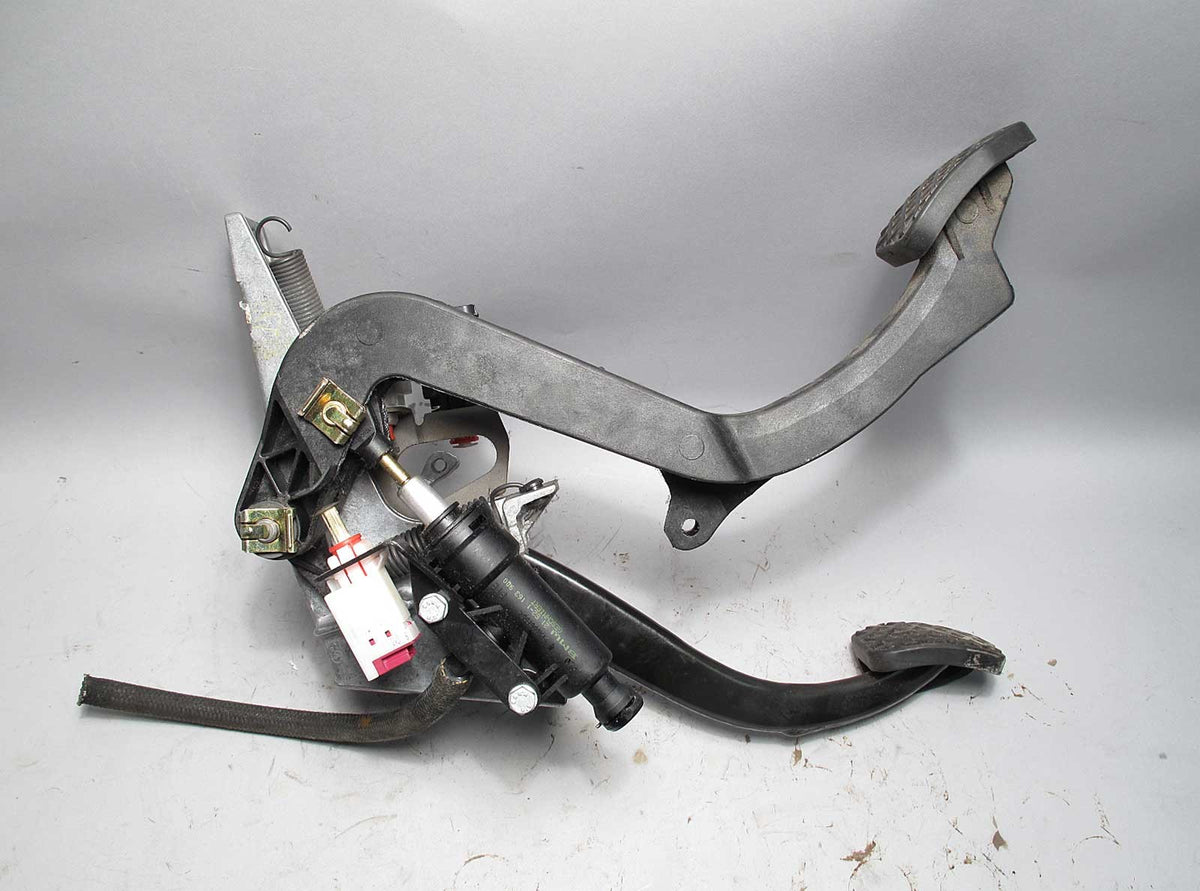 2001-2002 BMW Z3 5-Speed Clutch Pedal Box with Master Cylinder Factory OEM