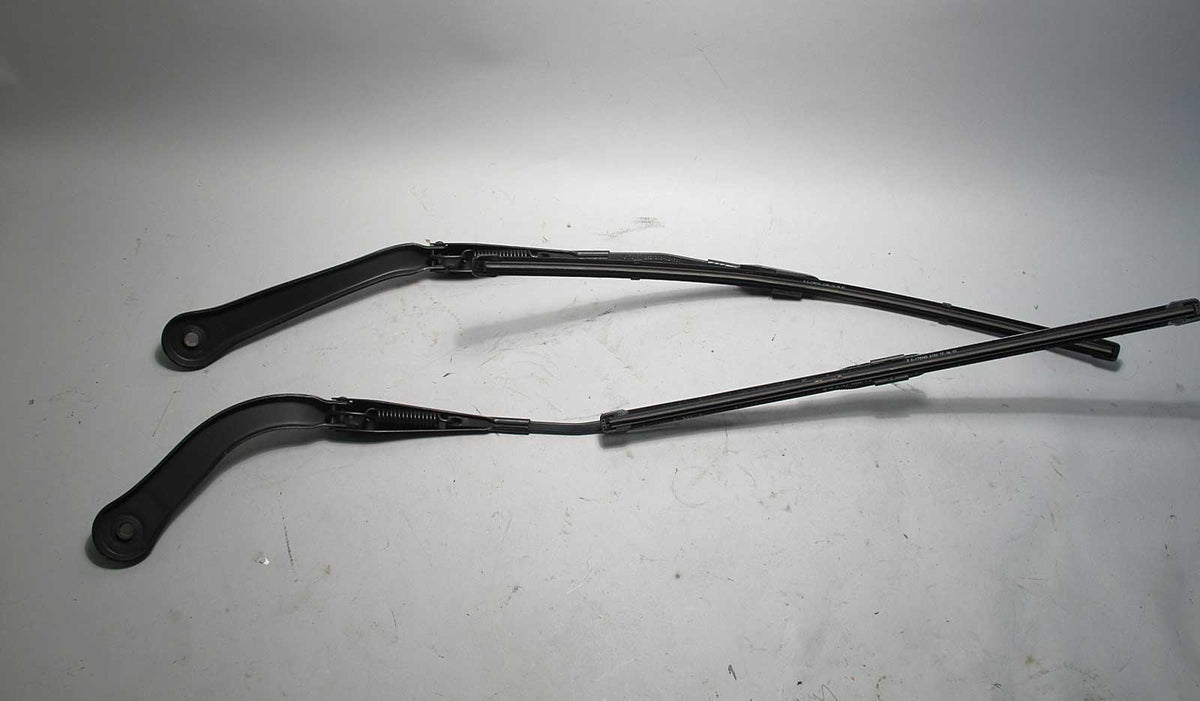 BMW E90 E92 LCI 3-Series Windshield Wiper Arm Pair Left Right 2010-2013 OEM USED
