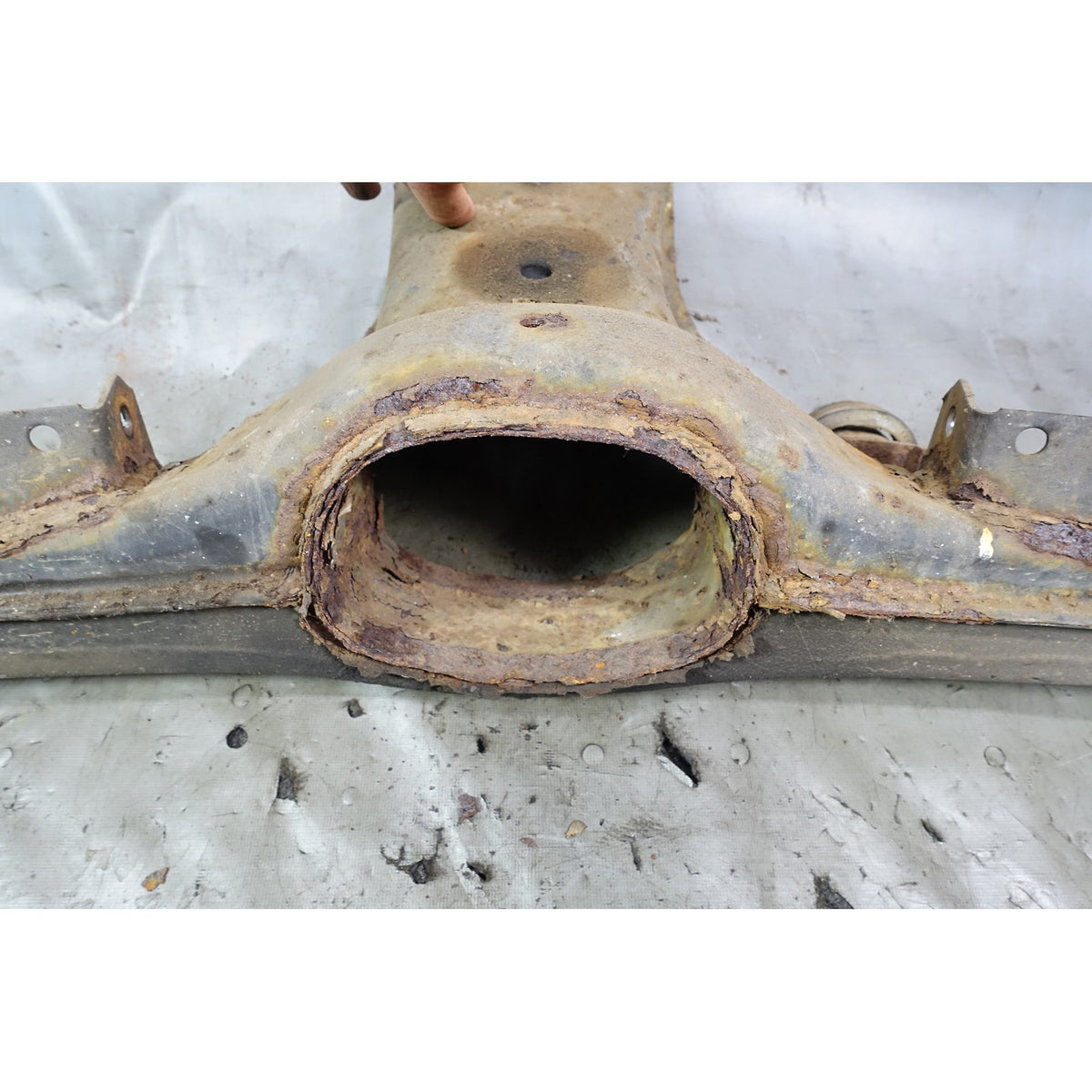 84-93 BMW E30 3-Series Factory Rear Axle Sub Frame Axle Carrier Cross Member OE