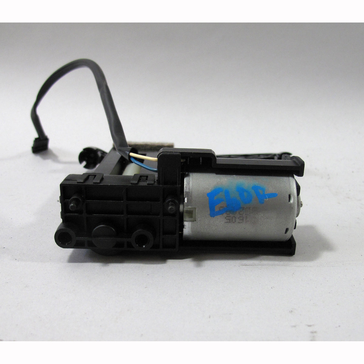2004-2007 BMW E60 E65 E70 Right Front Seat Headrest Adjustment Motor 7121095