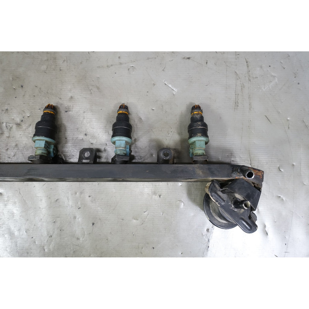 Damaged 1987-1993 BMW E30 325i 325ix M20 Fuel Rail with Injectors OEM 1987-1993