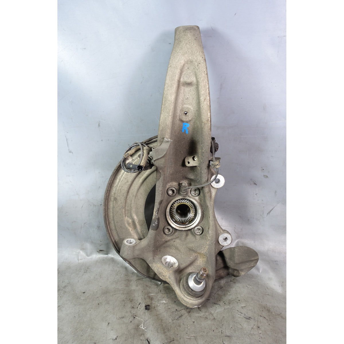 17-23 BMW G30 530Xi 540Xi G15 xDrive Right Front Wheel Hub Carrier Knuckle OEM