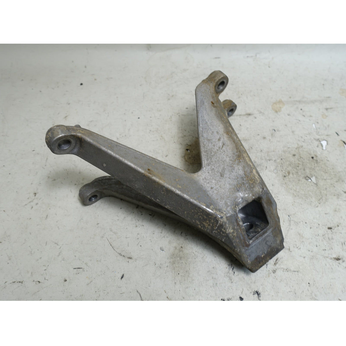 2018-2024 BMW F90 M5 F91 M8 X5M Left Driver Engine Mount Arm Bracket OEM