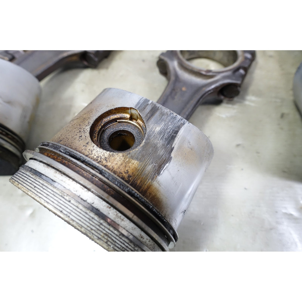 BMW E3 E9 E12 E24 M30 3.0L Piston Connecting Rod Set 1971-1979 OEM