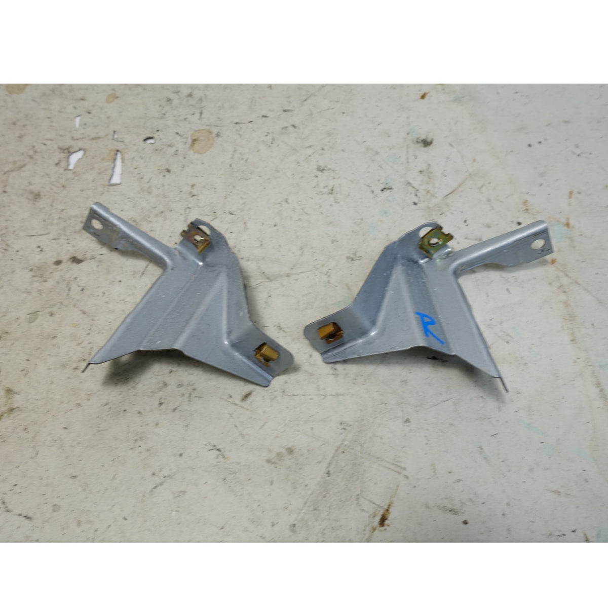 1996-2002 BMW Z3 Roadster Bracket Pair for Rear Console Lateral Panels OEM NLA