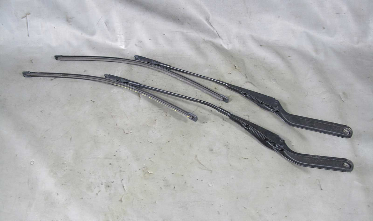 BMW E82 E88 1-Series Windshield Wiper Arm Pair Left Right Metal 2008-2013 USED