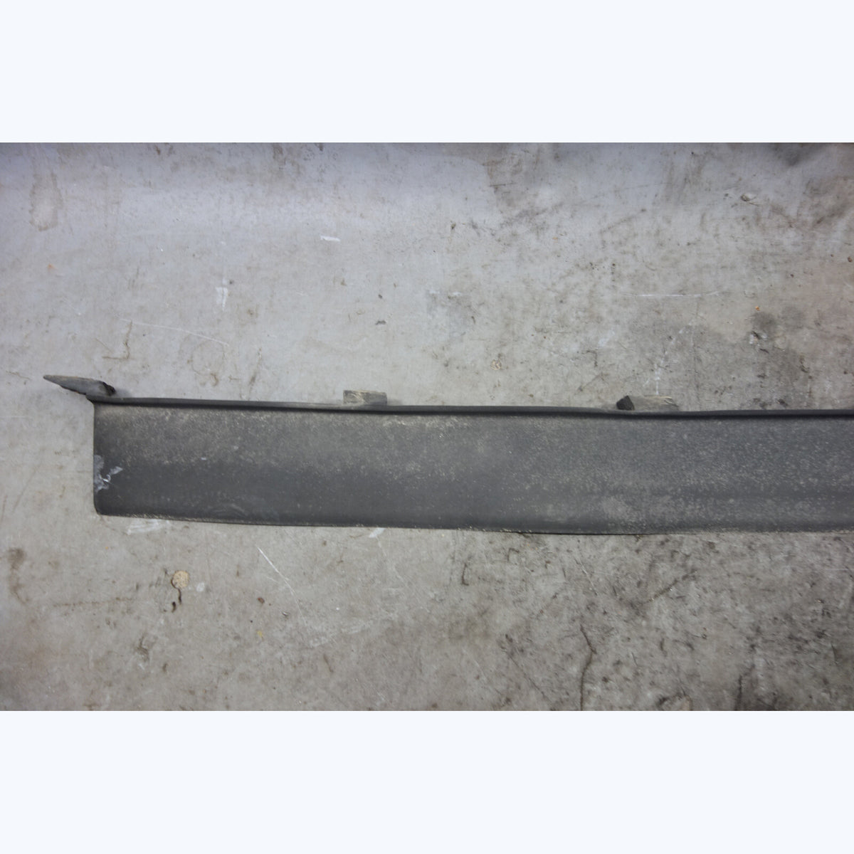 Damaged 1982-1988 BMW E28 5-Series Rear Center Top Bumper Trim Cover Black OEM