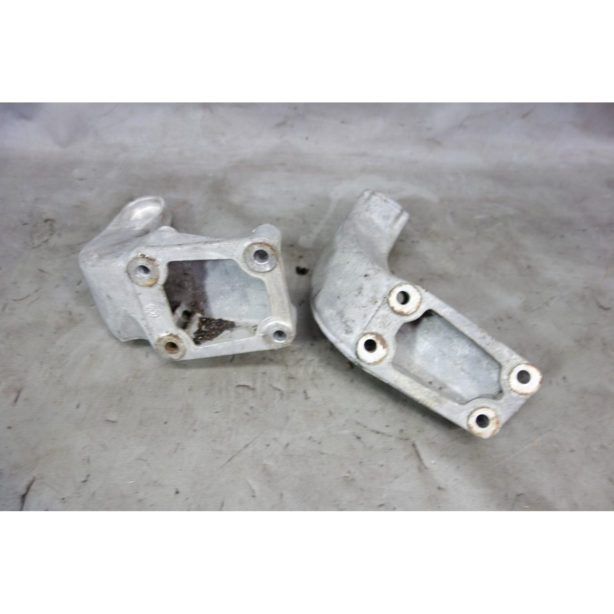 BMW E30 325ix Engine Suspension Arm Mount Bracket Pair 1988-1991 OEM