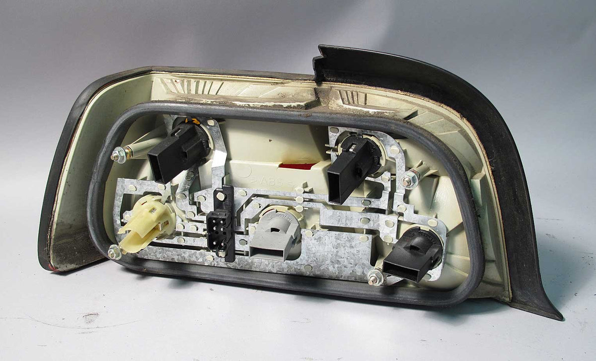 1992-1999 BMW E36 3-Series 2dr Right Rear Passenger Tail Light 6 Cyl OEM USED