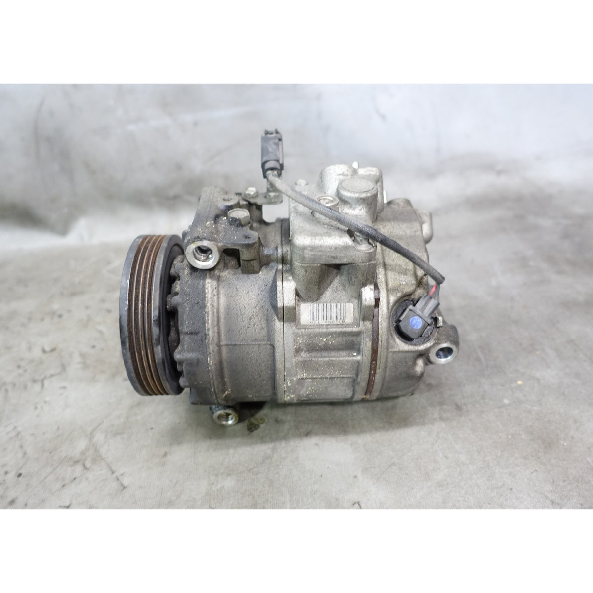 Damaged 2004-2007 BMW E60 E63 N62 V8 Air Conditioning AC Compressor Pump OEM