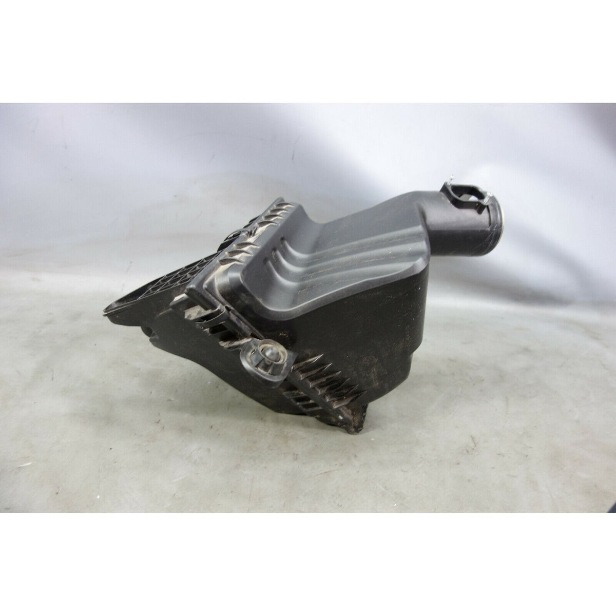 2012-2016 BMW F10 528i N20 4-Cylinder Air Filter Housing Intake Muffler OEM