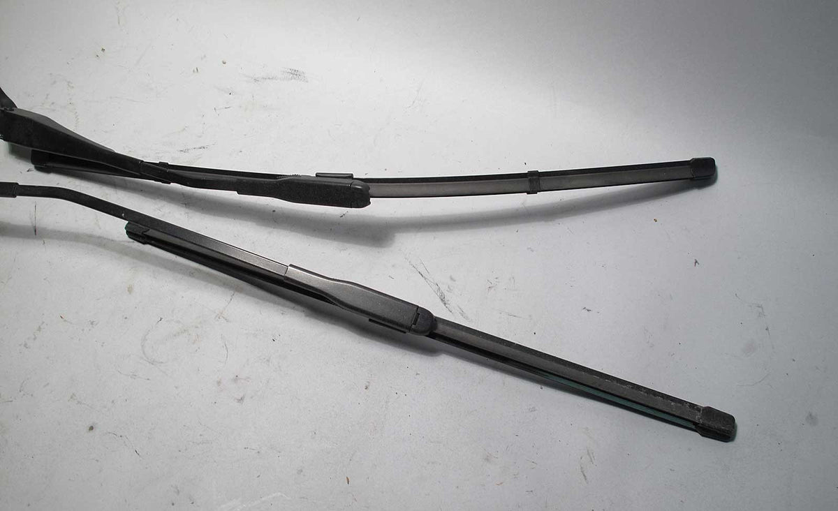 BMW E90 E92 LCI 3-Series Windshield Wiper Arm Pair Left Right 2010-2013 OEM USED