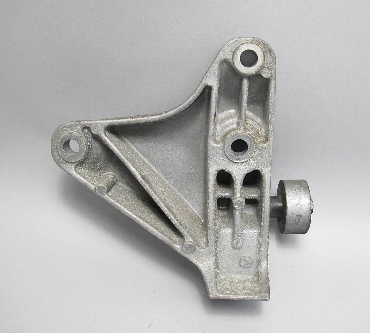2010-2015 BMW F10 5-Series 7-Series Left Engine Support Arm Bracket Drivers USED