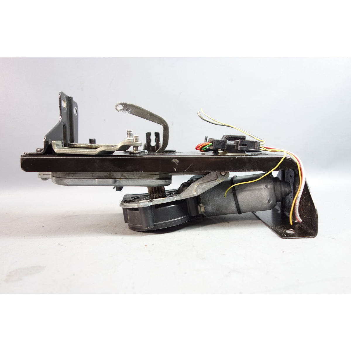 Damaged 1994-1999 BMW E36 3-Series Convertible Folding Top Compartment Lid Motor