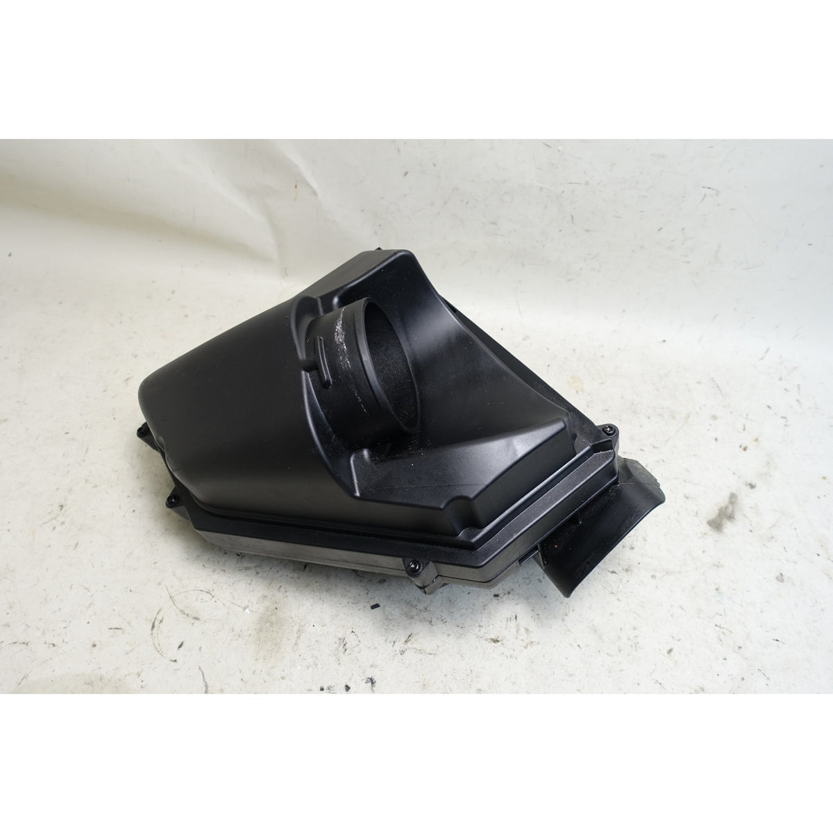 Damaged BMW G8x M3 M4 S58 Right Air Intake Filter Silencer Housing 2021-2024 OEM