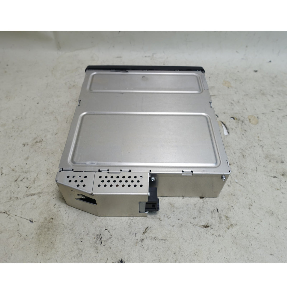 2004-2005 BMW E63 E64 6-Series Factory 6-Disc CD Changer OEM