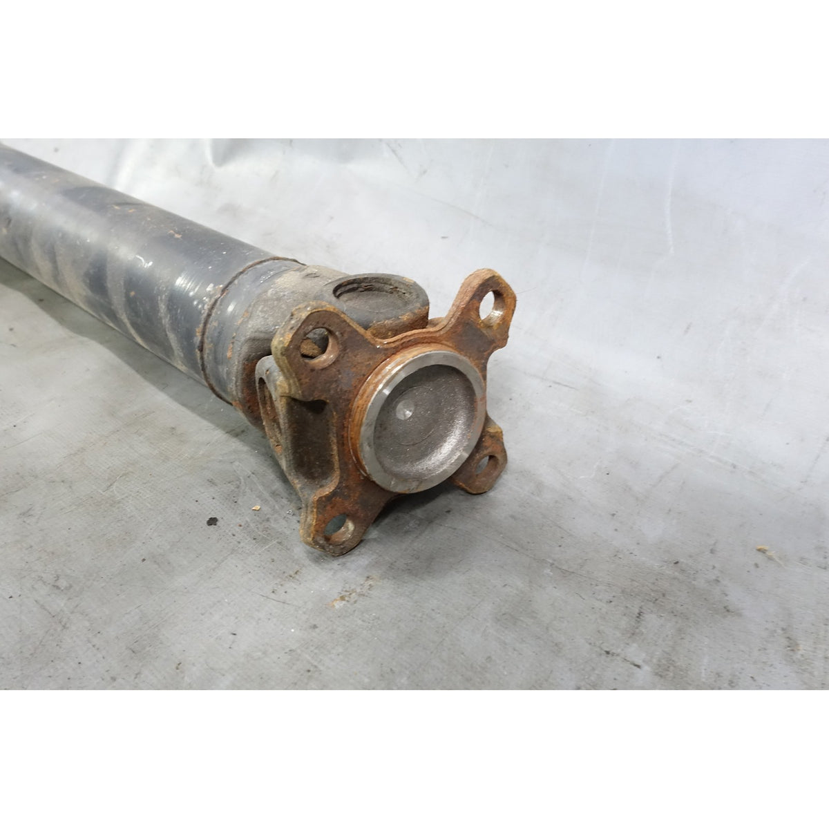 Damaged 01-05 BMW E46 3-Series AWD xi Rear Main Driveshaft Propeller U-Joint OEM