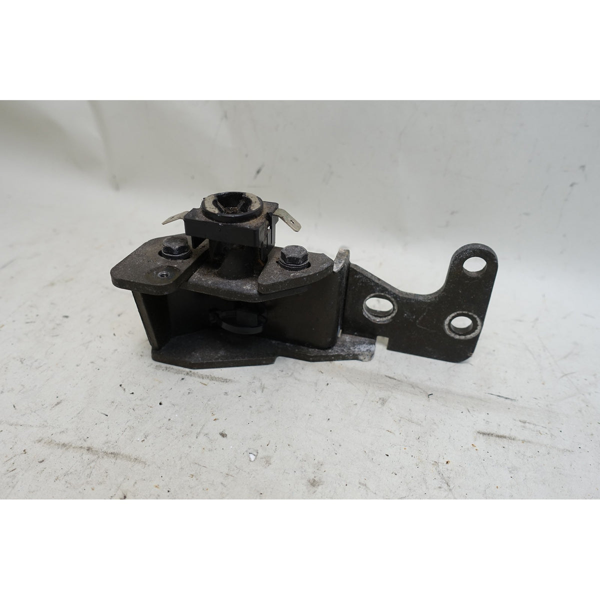 1996-2002 BMW Z3 Roadster E36/7 Left Hardtop Mount Socket w Bracket OEM