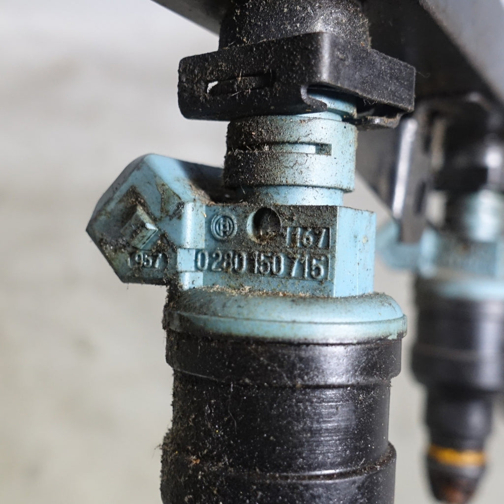Damaged 1987-1993 BMW E30 325i 325ix M20 Fuel Rail with Injectors OEM 1987-1993