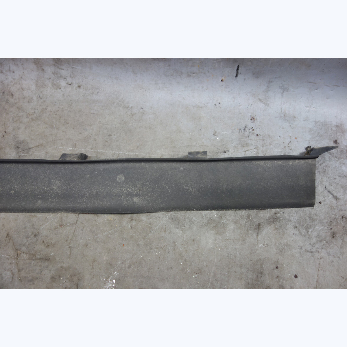 Damaged 1982-1988 BMW E28 5-Series Rear Center Top Bumper Trim Cover Black OEM