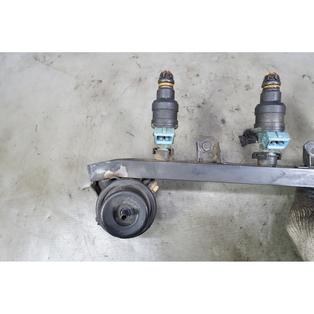 Damaged 1987-1993 BMW E30 325i 325ix M20 Fuel Rail with Injectors OEM 1987-1993