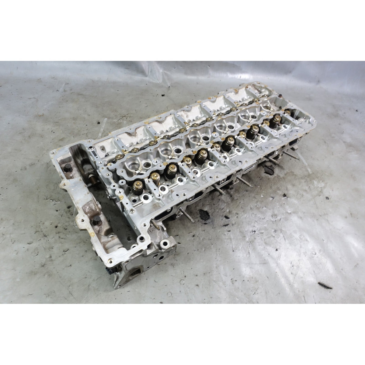 Damaged BMW N54 3.0 Twin Turbo Cylinder Head with Valves 335i 2007-2013 OEM