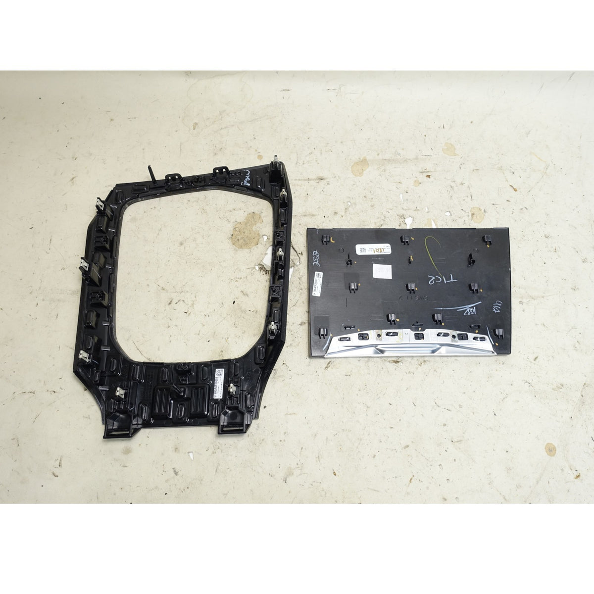 Damaged 19-25 BMW G20 3-Series G22 G23 Center Console Ash Grain Trim Covers OEM