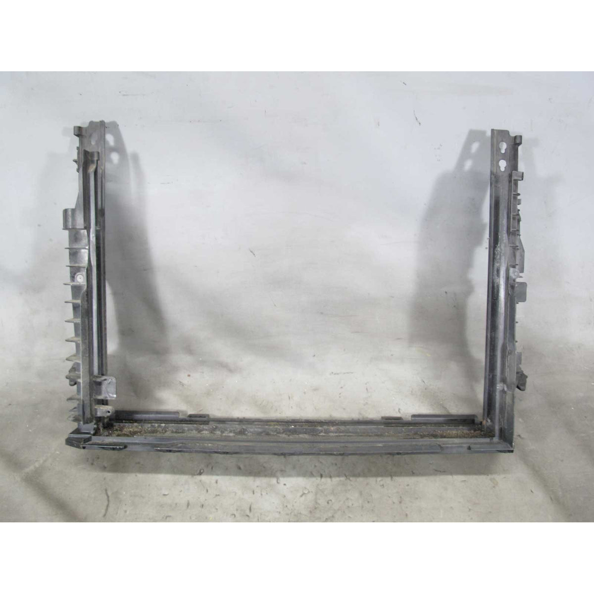 2006-2010 BMW E60 550i E63 650i N62TU 4.8L Radiator Cooling Carrier Frame Module