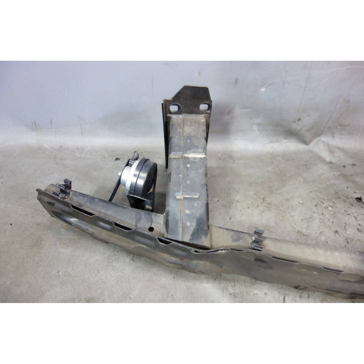 BMW E90 E91 3-Series 4dr Touring Front Bumper Reinforcement Carrier Bar 06-12