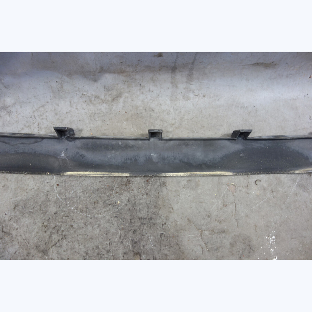 Damaged 1982-1988 BMW E28 5-Series Rear Center Top Bumper Trim Cover Black OEM
