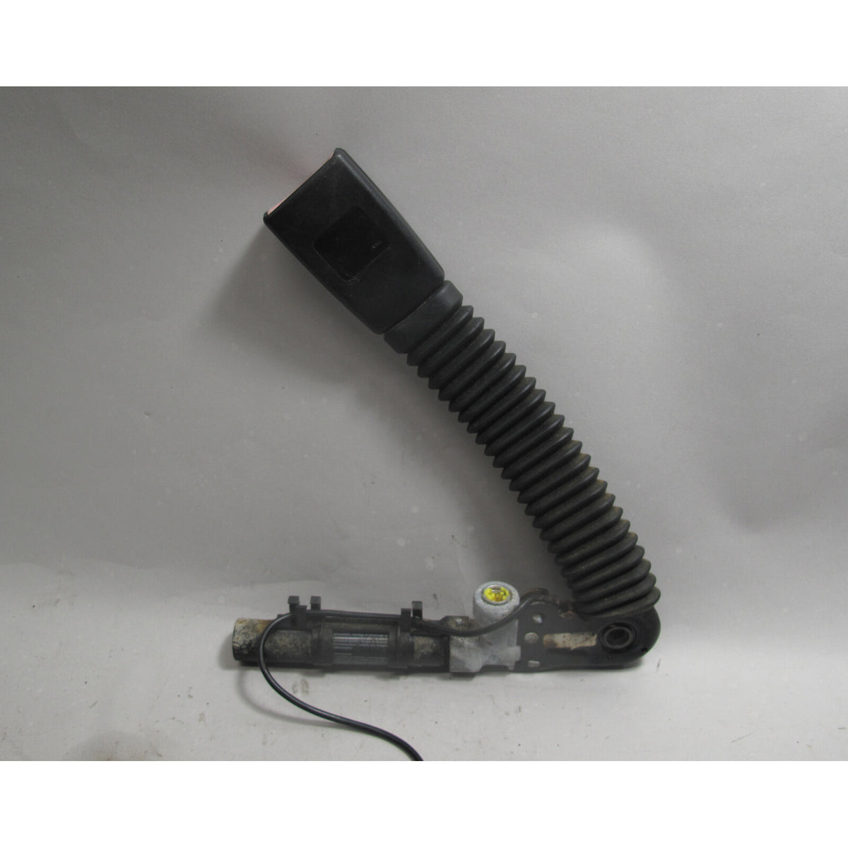 BMW E60 5-Series E61 Left Front Driver's Seat Belt Buckle Receptacle Lower 04-10