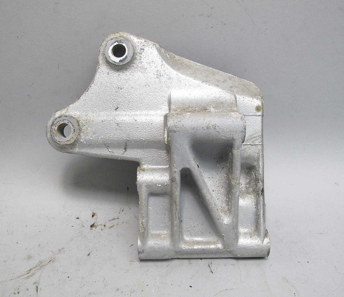 BMW E30 325 E28 M20 6cyl Power Steering Pump Alternator Bracket 1982-1993 USED