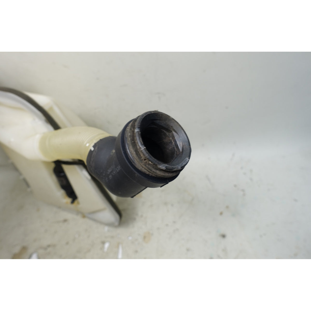 00-05 BMW E46 3-Series Touring Wagon Rear Windshield Washer Fluid Bottle Tank OE