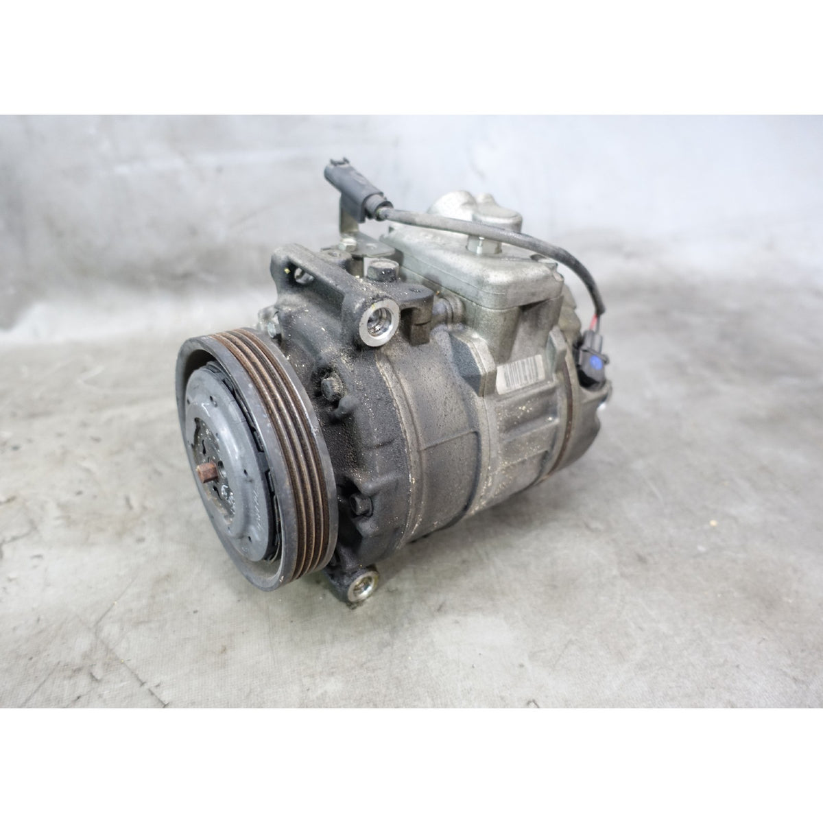 Damaged 2004-2007 BMW E60 E63 N62 V8 Air Conditioning AC Compressor Pump OEM
