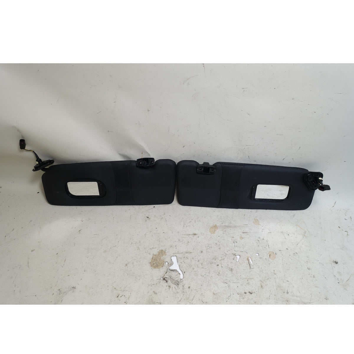 Damaged 2006–2010 BMW E64 650i M6 Convertible Sun Visor Pair Black Leather OEM