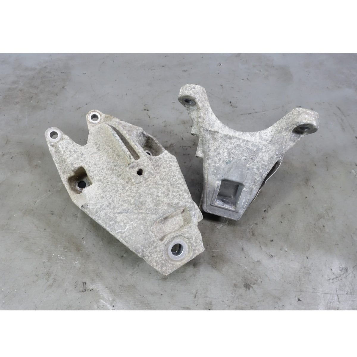 2019-2022 BMW G20 330i xDrive 4-Cylinder Engine Support Arm Bracket Pair OEM