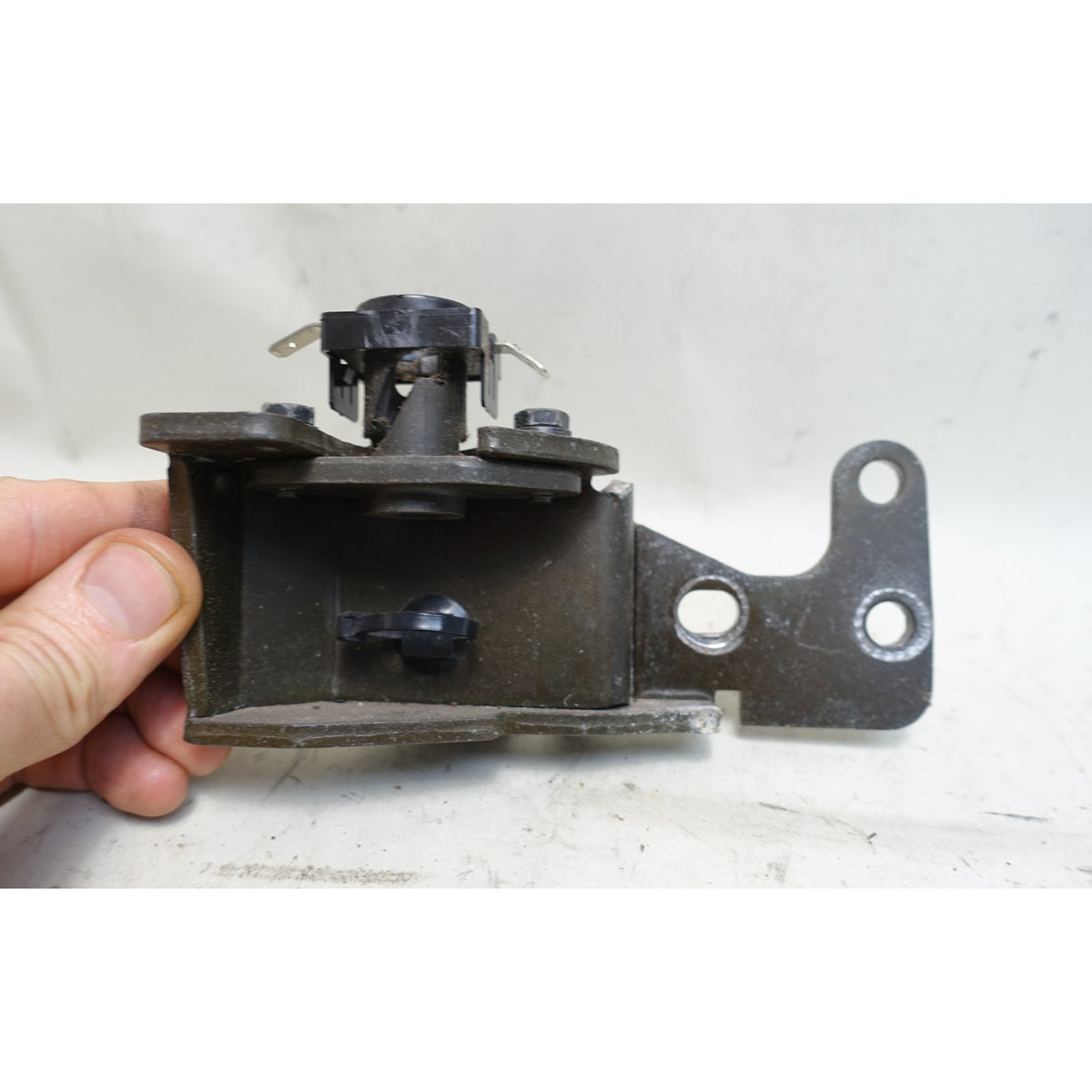 1996-2002 BMW Z3 Roadster E36/7 Left Hardtop Mount Socket w Bracket OEM