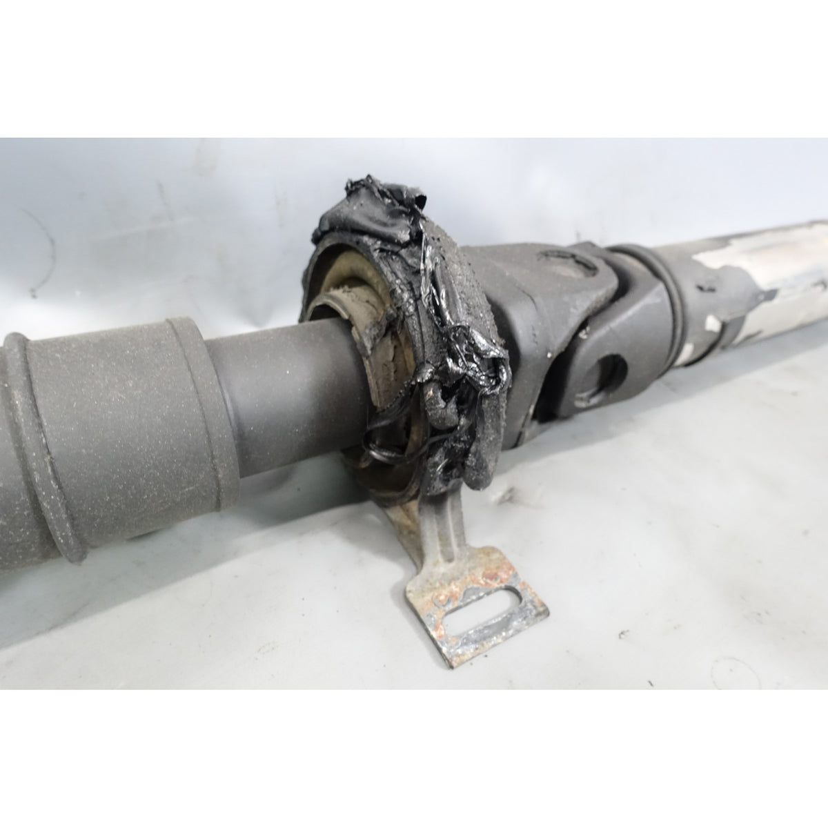 01-03 BMW E39 525i 530i Drive Propeller Shaft Driveshaft for Automatic Trans OEM