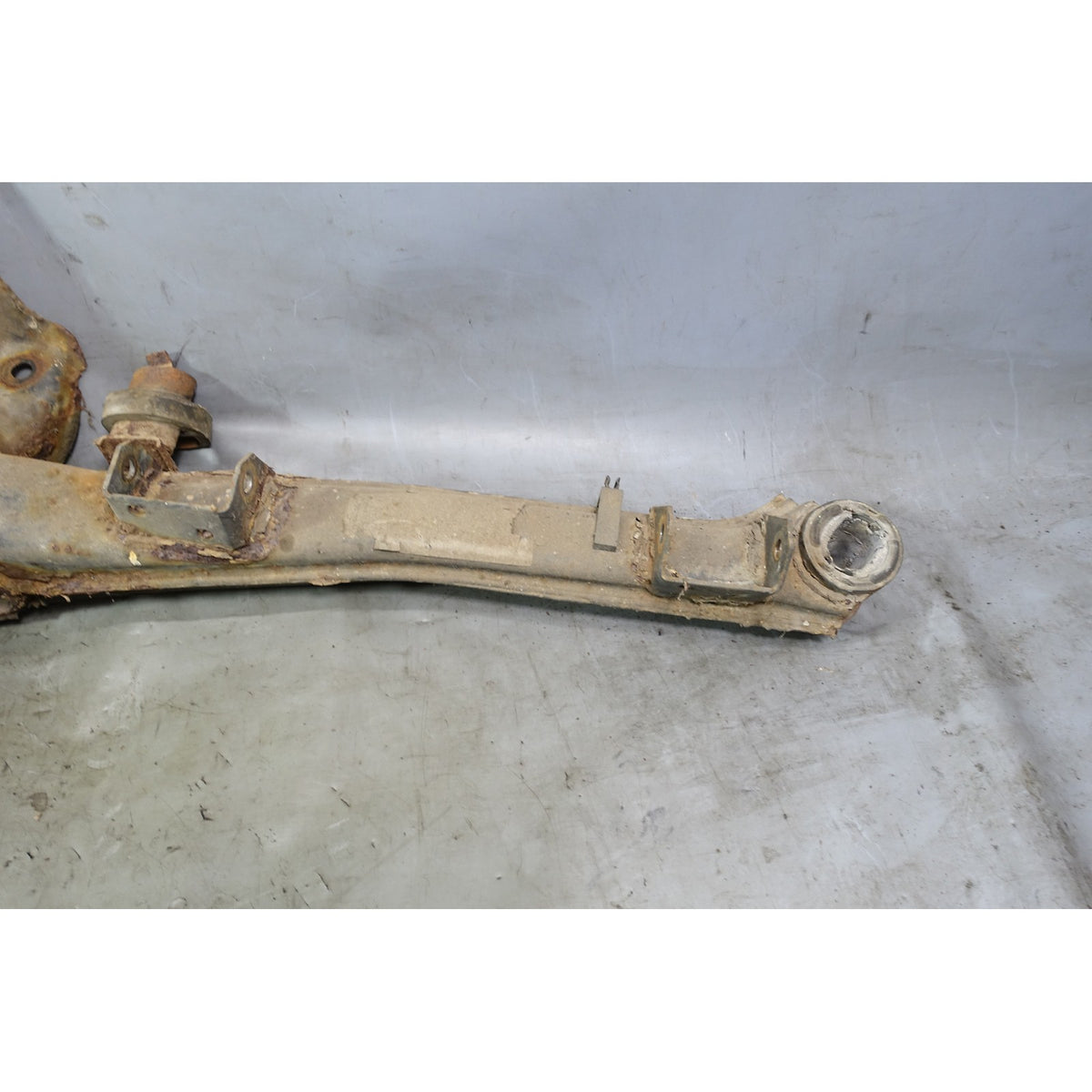 84-93 BMW E30 3-Series Factory Rear Axle Sub Frame Axle Carrier Cross Member OE
