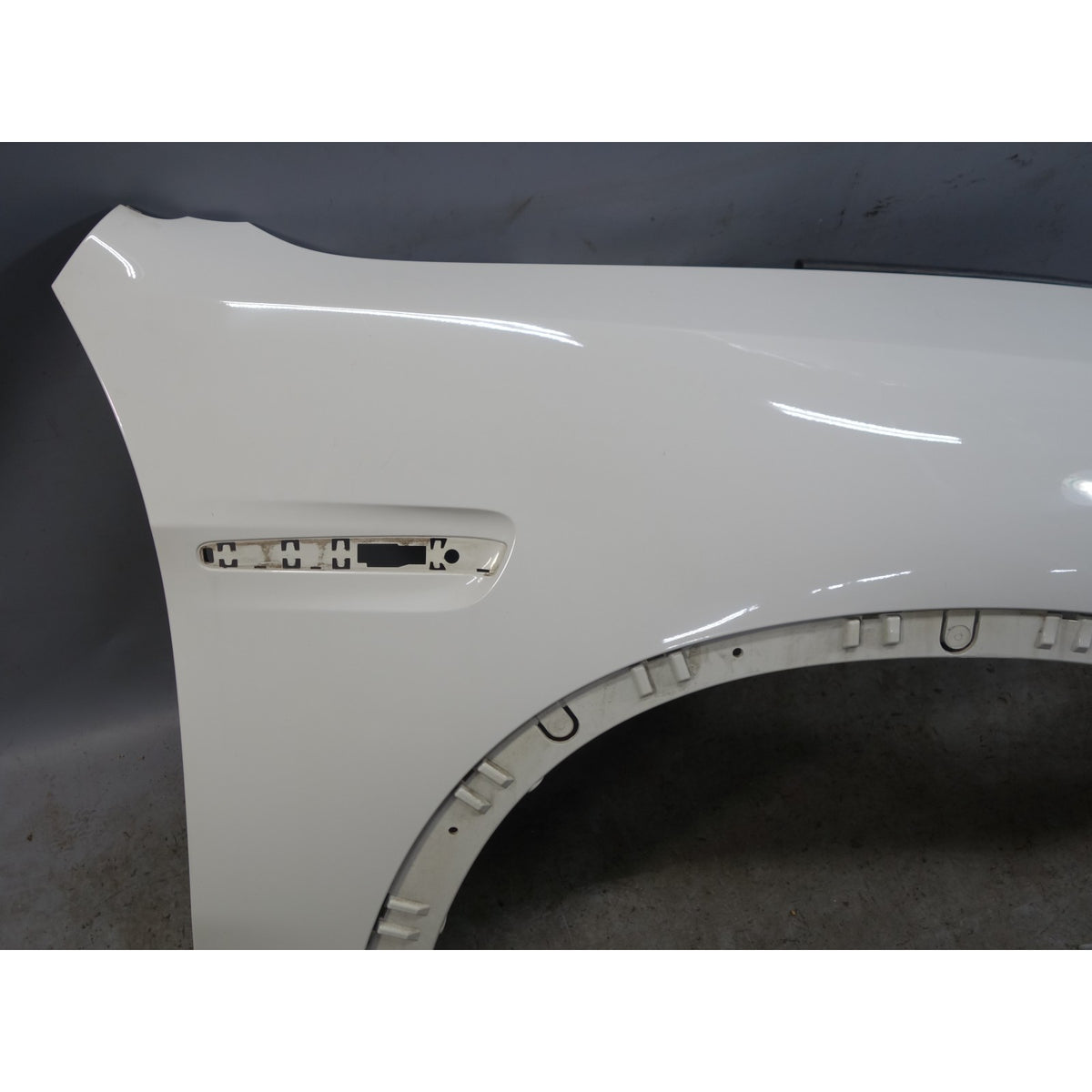 Damaged 10-13 BMW E70 X5M Right Front Fender Quarter Panel Alpine White OEM
