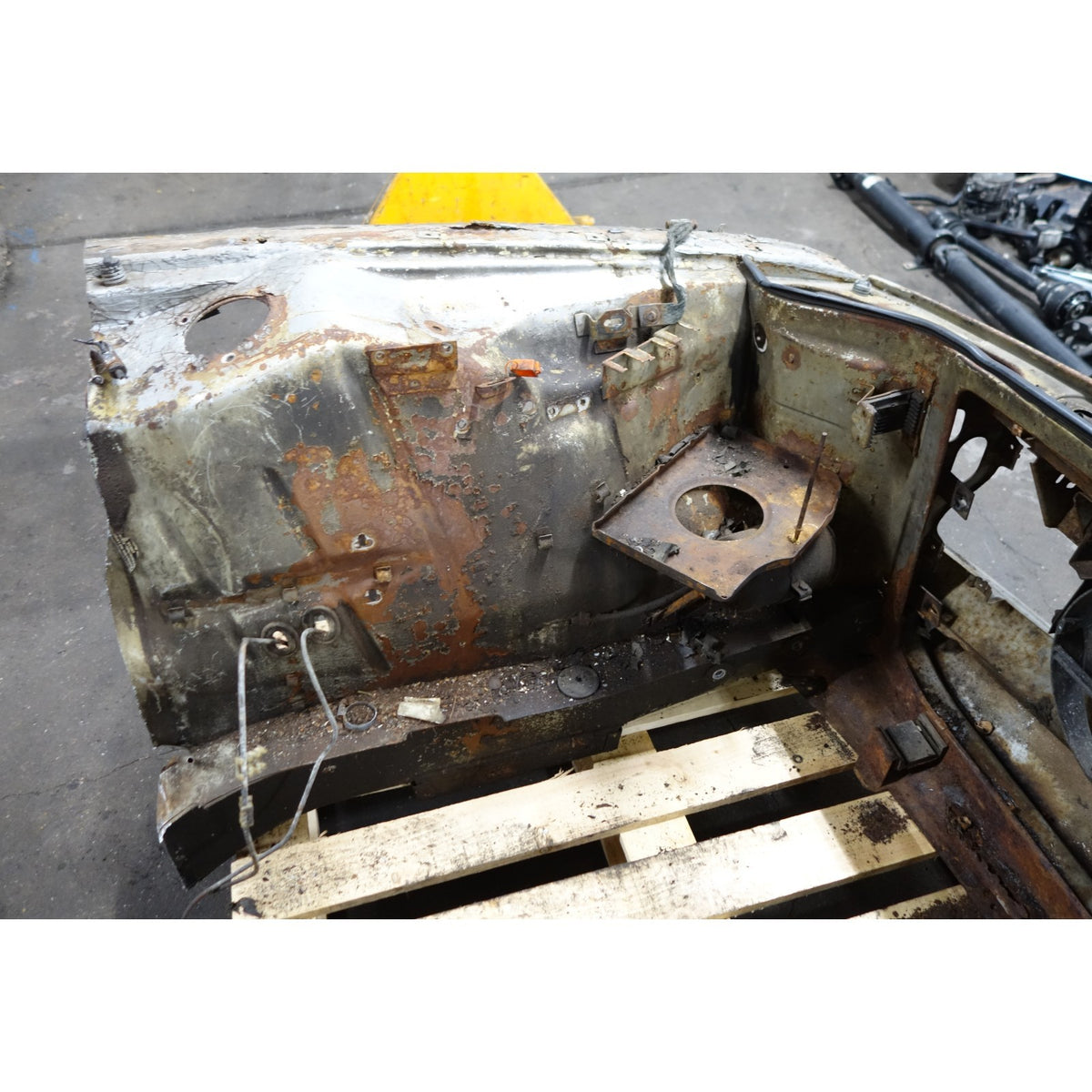 69-76 BMW E3 Sedan Front End Clip Frame Rail Section Cut *Pick Up Only*