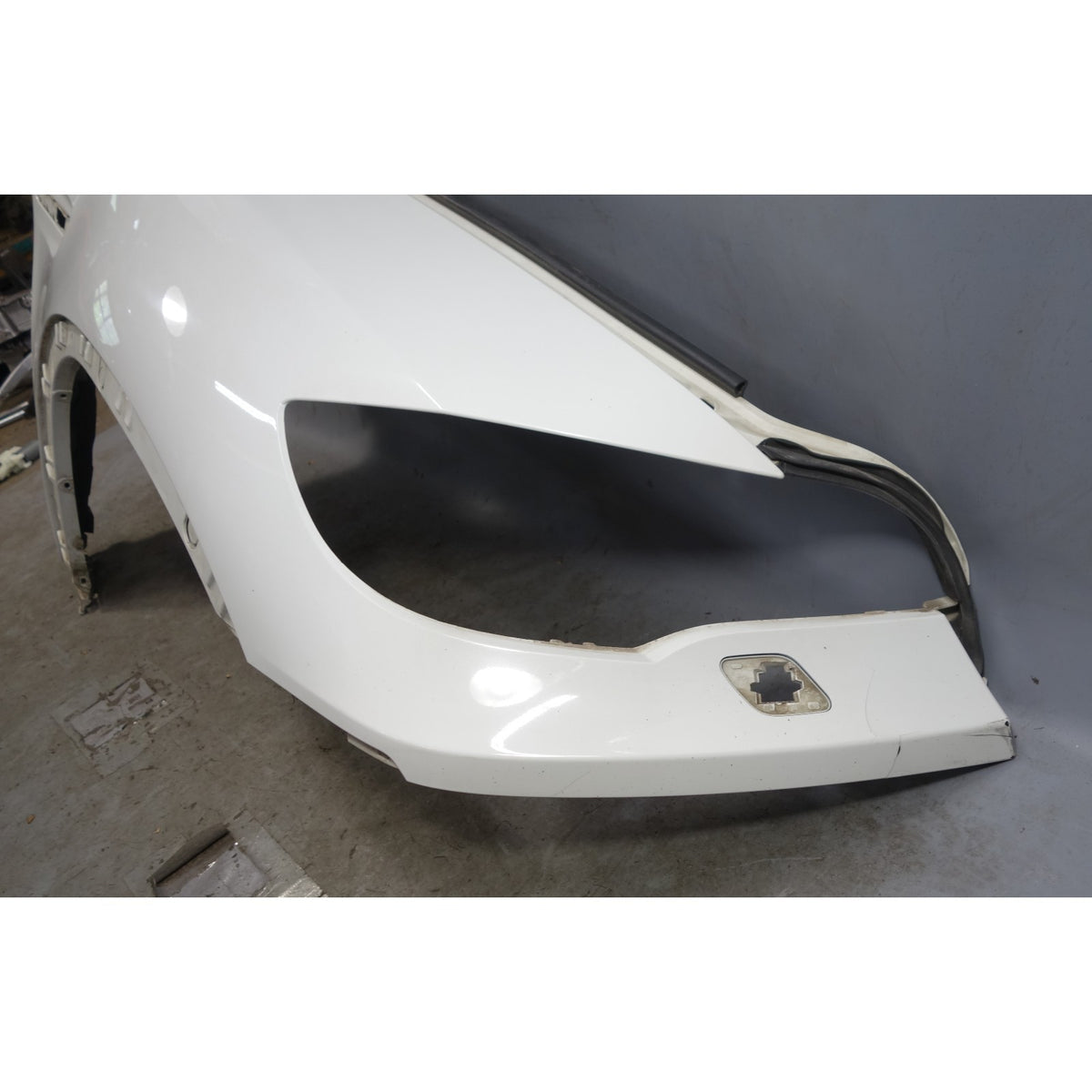 Damaged 10-13 BMW E70 X5M Right Front Fender Quarter Panel Alpine White OEM
