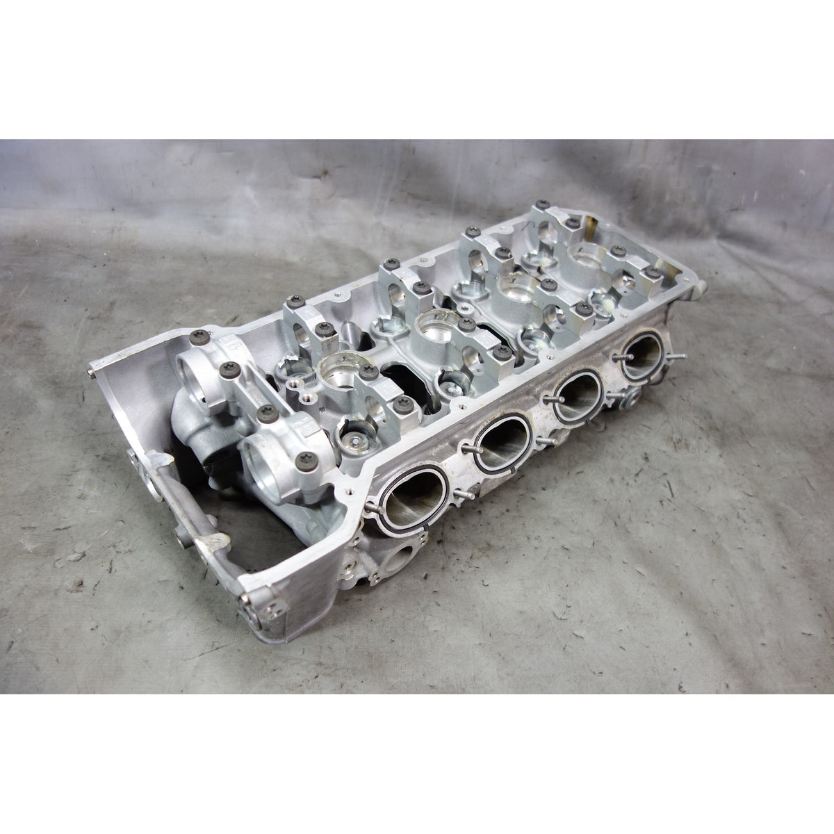2008-2013 BMW E90 M3 S65 4.0L V8 Bank 1 Right Cylinder Head 1-4 w Valves OEM